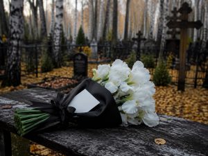 Букеты с ирисами — белые ирисы для траурного букета внучки